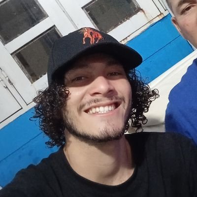 AkaZenta99's profile picture. Prefiero exportar que importar. Vivo hasta la muerte como Willie y #HENRYCHINASKY. Lectura nocturna y #HIPHOP