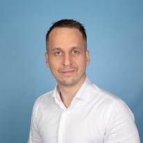Responsable d'un laboratoire de chimie analytique 🧪
Co-fondateur de Semias Sàrl🎓
Passionné par l'entrepreneuriat 📈