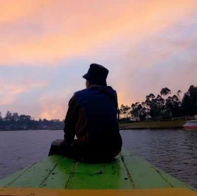 Mengembangkan Rasa, 
Meredam Kicau Pemikir Durjana, 
Memperluas Kata, 
Mempersempit Kalimat, 
Menguras Asa Menjadi Cinta.