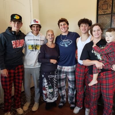 Baseball fanatic..Grandma of 8..
New Yorker living the life in San Diego..
Love love love my boys, San Diego Padres..⚾️⚾️⚾️