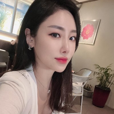 Linda19861212's profile picture. Fearlessness is like a muscle. I know from my own life that the more I exercise it the more natural it becomes to not let my fears run me.