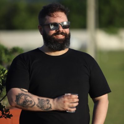 Desenvolvedor de software e tento tirar umas fotos.