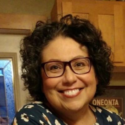 Chicana✊🏽Feminist. 🇺🇸 in Seattle, home after 5 years in 🇨🇿. Career Advisor; former #SApro. Reader, coffee lover, podcast listener, cook. She/her/ella.