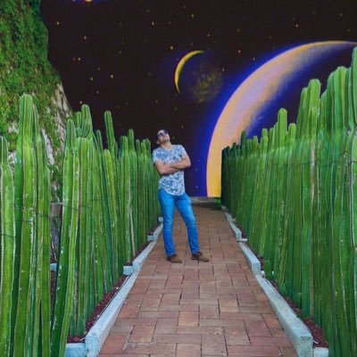 LaSantaSedeV's profile picture. Hombre de las flores y el arte contemporáneo. En esta cuenta filosofamos y decimos pendejadas no esperen nada serio.