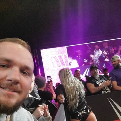 Juerdo is King / 
Striving to take a better selfie with Liv Morgan