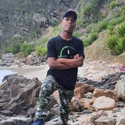 lindo amigavel divertido carismatico skatista dança esportes natacão e jiu jitsu