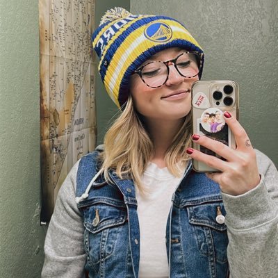she/her • 26 • pisces☀️ taurus 🌒 cancer rising • I talk about the Jonas Brothers and Taylor Swift too much • very basic bitch