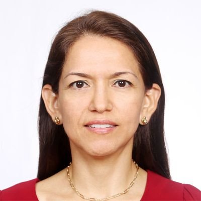 Una Acuariana y soñadora incansable, con defectos y virtudes, pero una HERMANA, AMIGA y COMPAÑERA Sincera, Frontal y sobre todo LEAL!