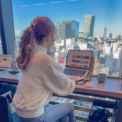 YouTube・サムネテクニックについて発信してます⸜🙌🏻⸝‍│社会人経験0専業主婦👼→YouTubeを初めて初月から100万達成│非属人ch複数運営してます💻銀盾所有🧚‍♀️│アドセンス最高月収700万以上│月間1000万再生達成│1chで1億再生突破❤️‍🔥│