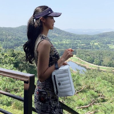 Life is not only in front of you, but also poetry and distance.🧘🏻♀️🏊🏻♀️🏕💎🇰🇷🇨🇳