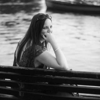 HolsRussell's profile picture. Living in Edinburgh, working in PR, dreaming of shoes.