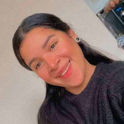 ··Y entonces comprendes que no cualquier mano sujeta, no cualquier palabra duele y no cualquier silencio habla·· sc:boniita517 IG:paunguerrero