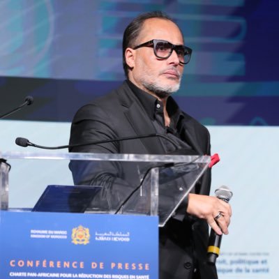 Écrivain, journaliste, conférencier, essayiste, présentateur-TV, critique d’art et de cinéma. Fondateur des Éditions Orion et de Orion Médias.