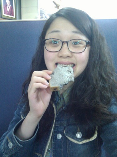 peace_rabbit's profile picture. 왜 빵만으로 살라 하나