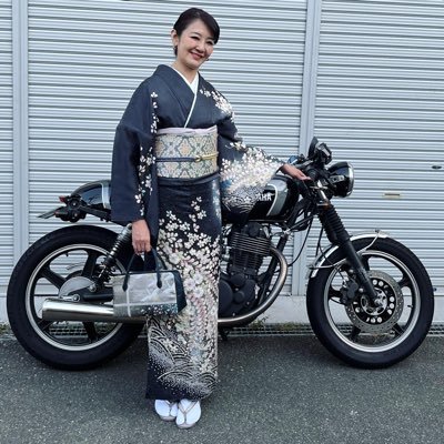 maimai_nk's profile picture. 【cafeDecomp 体調不良により休止中ごめんなさい】SR400('06)/SR400('01)/SRX600('90)/ラパンSSミッション/ラビットスクーターS301/VanVan90/ピストバイク/マウンテンバイク/ROCK/REGGAE/映画/スノーボード/着物/アメカジ/2人娘のママ/まさかの孫できた