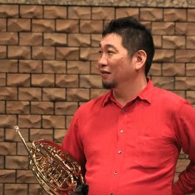 北海道函館市出身、千葉県松戸市在住のホルン奏者。聖徳大学付属取手聖徳女子高校、国立音楽院、各講師。
好きなチームは北海道日本ハムファイターズと北海道コンサドーレ札幌、スタァライト九九組、BEYOOOOONDS。