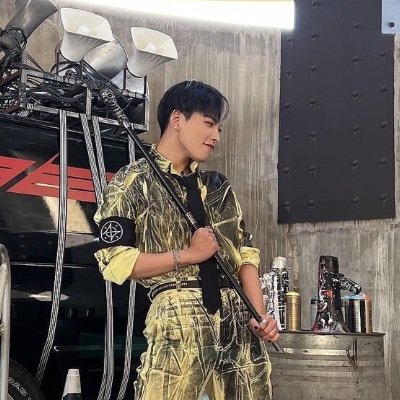 #HONGJOONG : “Isolation is no good for me. Isolation, makes me sit under the lemon tree..”
Genderfulid and Pansexual☁️
He/Him or She/Her🦋
(MINORS! DNIG!)☕️