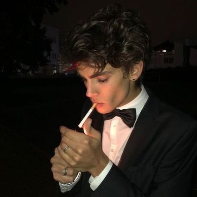 Mo71420's profile picture. حين يغضب الإنسان فإنه يفتح فمه ويغلق عقله