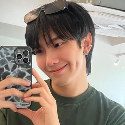 brightterfIy's profile picture. 📽 . . . my pretty boy {@BarcodeTin} % ♥︎