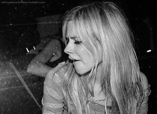 Sou revoltada , tuito oque eu tenho vontade , porque eu não me importo com nada , doentemente apaixonada pela Avril Lavigne, problema ? segue logo (: xoxo
