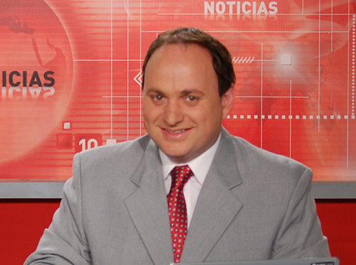 Soy Periodista, Locutor Nacional y Abogado. Actualmente conduzco noticieros de Canal 10 de Junin