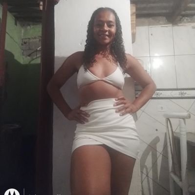 Eu sou a Vanessa tenho 37 anos sou mãe de sete filhos e estou solteira no momento gosto de filme de música sair com amigos adoro passear em família