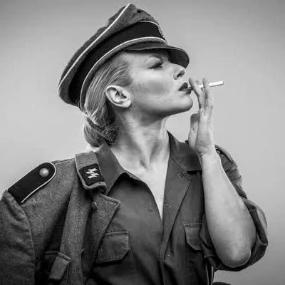 darkvelvetqueen's profile picture. 