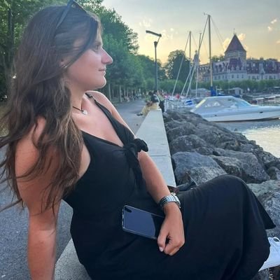 Diplômée en Sciences de l'Environnement, UNIL
Diplômée en Études Européennes, UNIGE
Employée à la durabilité communale