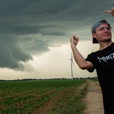 La tête dans les nuages (cumulonimbus de préfèrence)