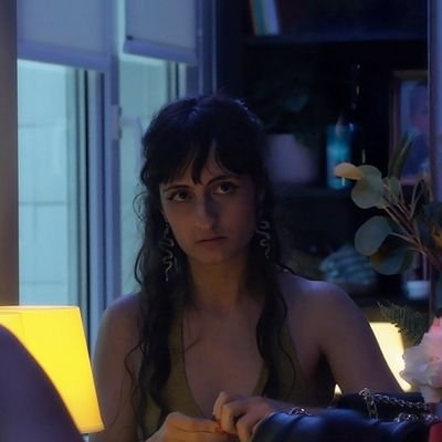 nerearevu's profile picture. what a shame she's fucked in the head