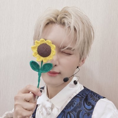 luvot_ry's profile picture. ʏᴏᴜʀ ᴍʏ sᴜᴘᴇʀ ᴊᴜɴɪᴏʀ 💝051106 - 💝