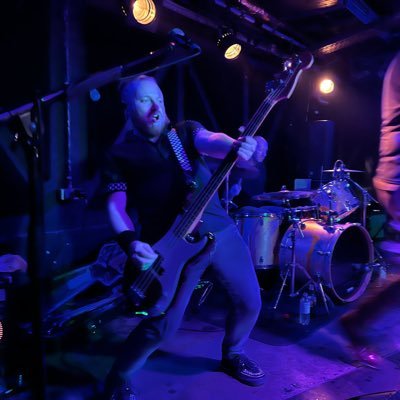 Journalist, Editor, Freelancer, Writer & Producer of @BannedBiogs, host of @abhpod, @ShippedHigh & @TheTomAndJoShow, plays bass, sings, TV, film, music