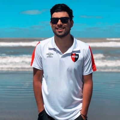 Comunicador porque no me dio para jugar en el Coloso. Diego Armando Maradona eterno.
