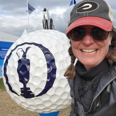 ⛷🏂yep, both.
Diehard Georgia Bulldog 🏆.
Tar Heel by marriage & parentage.
Mom of Peace Corps volunteer. #WSMFP. 🌊.