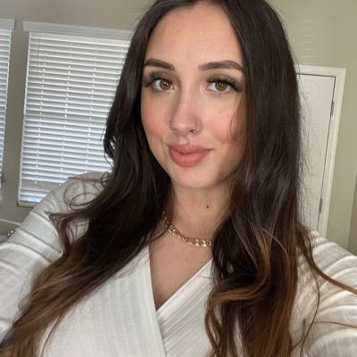 lora_thompsonn's profile picture. 𝓂𝒾𝑔𝓊𝑒𝓁💋 Mama 👨‍👩‍👧‍👦👣 Nail Tech 💅🏼