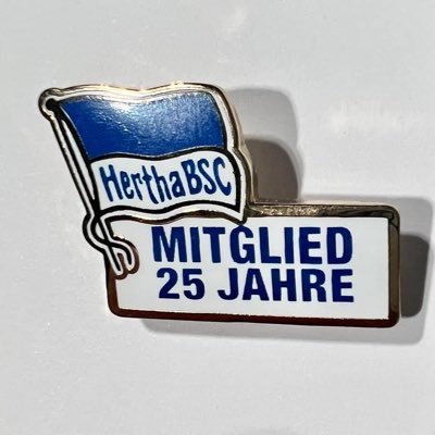 Hertha BSC, Axel Kruse Jugend, liberal. Erstes Livespiel 1973, seit 1976 Dauerkarte. Im wahren Leben veritabler Rechtsverteidiger.