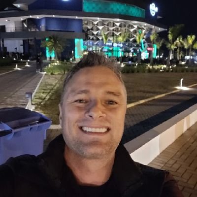 Executivo de Soluções e Negócios da NSC.💼
NSC Comunicação, afiliada da Globo em SC. 📺
Rádio Atlântida 📻
Portais: G1 e NSC Total 🖥
Jornal: DC 🗞