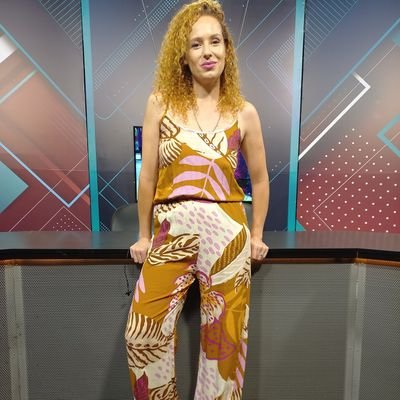 Cronista y conductora de @bvcnoticias
Comunicadora feminista integrante de @ComunicadorasBB
Cuenta personal 🙃