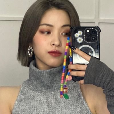 Spitting words by words is her speciality as the main rapper of ITZY, Ryujin. With every moves of dancing, she is the keeper of MIDZY's heart.