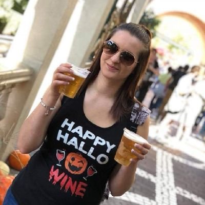 Beer Enthusiast 🍺 
🖤
Podcast Host 🎧
🖤
Theme Park Vlogger 🎢 
🖤
#thehannahspecial
