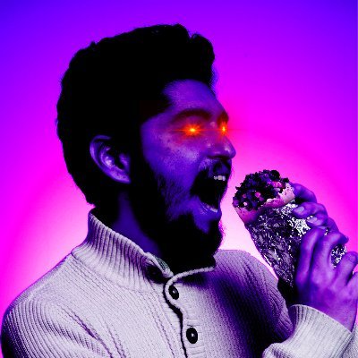 Esta es la buena| hombre de 30 que huele de 80 | fan de los videojuegos y las goticas|
porfavor no le digan a mi esposa.