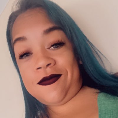 29 anos,germiniana, santista,chata,estressada,sentimental,irritante,persistente,iludida,e me apego muito fácil as pessoas.Prazer eu! Me segue '-'