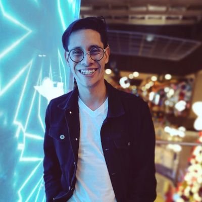 27 años, México, estudiante de Derecho, si no te mueves, te mueres. Superviviente si maldita sea, nunca me cansaré de celebrarlo. UNAM. FESAR. Caoista.