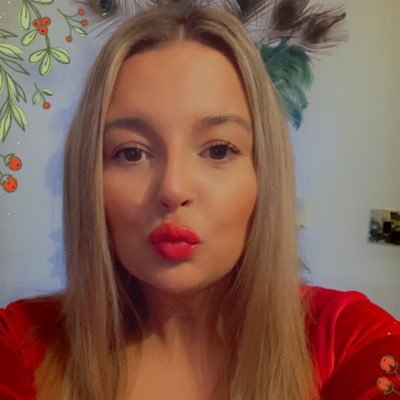 Graciescrivs's profile picture. 💜💙💚💛❤️