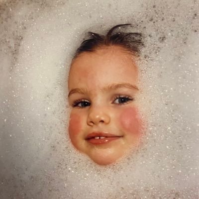 gdunnski's profile picture. Focus Group Aficionado | Lake Erie Native | Probably working on my city guides📍she/her