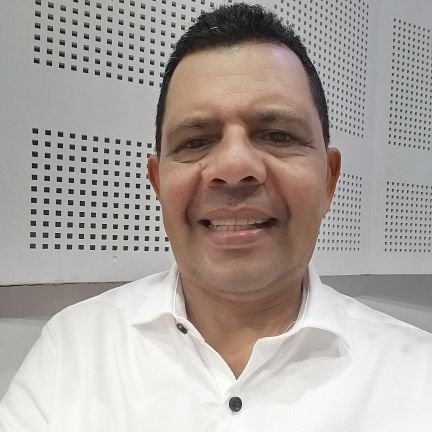 Periodista, 30 años de ejercicio. Hablo  Raspao y Pelao. Nacido en @elcopeycesar, agradecido con Valledupar donde vivo desde el 9 de febrero de 1980.