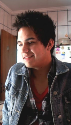 este twitter é em homenagen ao @LuizFelipeReal_  que nos da toda atençaõ do mundo (: