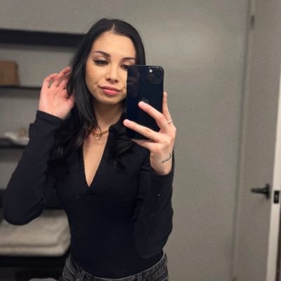 emmacmlee's profile picture. 