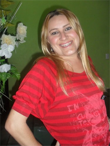 aurydelly's profile picture. Enquanto algumas
pessoas fazem de tudo
para se tornarem marcantes,
eu ajo naturalmente e me torno
Não deixe de acreditar no amor.