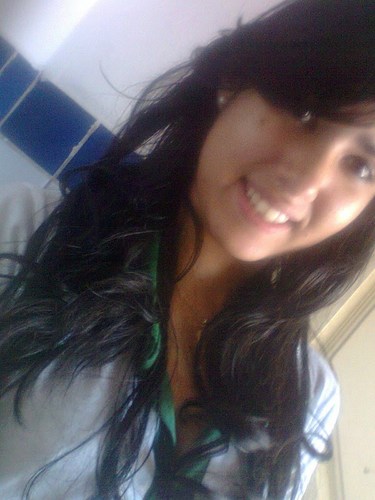 carinhosa, briguenta, romantica, sentimental, doida, timida, resenhera, EU  *-*